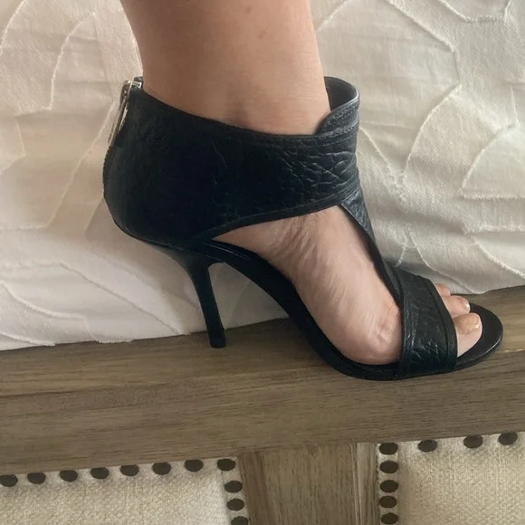 Tory Burch Black All Leather Torben Tumbled Rhino Leather Heel - Picture 4 of 14